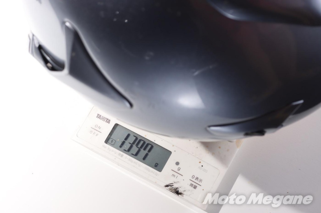 レトロなフォルムとカーボン素材の良いとこ取りしたフルフェイス「NV RoadRacer CARBON HYBRID」