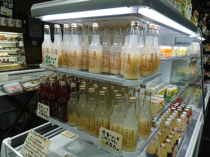 新潟全酒蔵の代表銘柄を唎き酒できる「ぽんしゅ館」