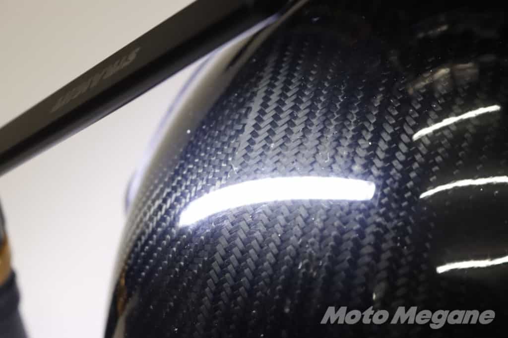 レトロなフォルムとカーボン素材の良いとこ取りしたフルフェイス「NV RoadRacer CARBON HYBRID」