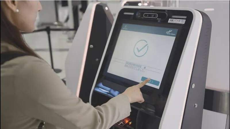 JAL、羽田と成田で「Face Express」の本運用開始 顔認証を活用した搭乗手続きでスムーズかつ安全な旅をサポート
