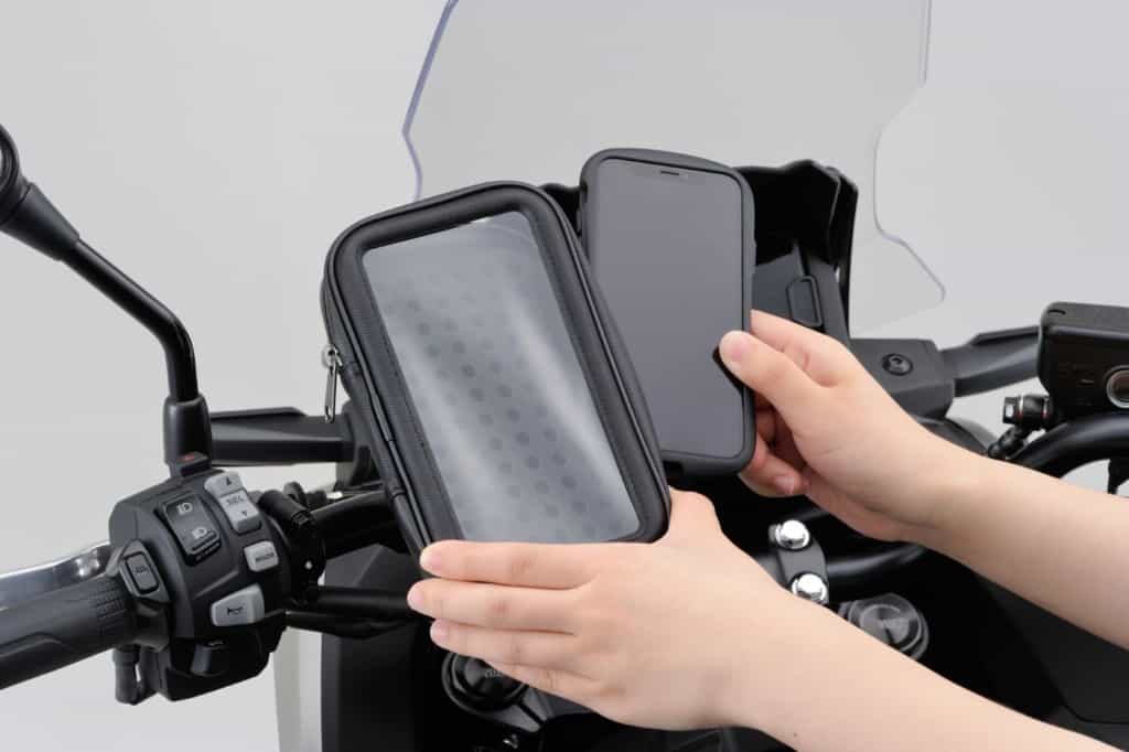 【iPhone・Android対応】バイク用スマホケースは、ライダーファーストで使いやすいデイトナ製で決まり!
