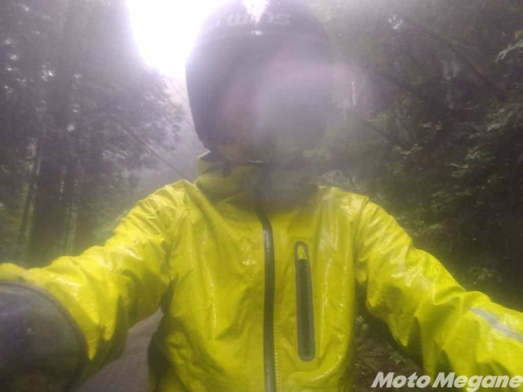 バイク用レインコートの気になる性能をチェック!ワークマンカッパと比較してみた