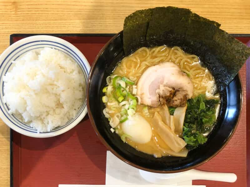 高尾街道沿い『元八王子食堂』が家系らーめんの提供開始!