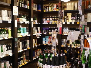 新潟全酒蔵の代表銘柄を唎き酒できる「ぽんしゅ館」