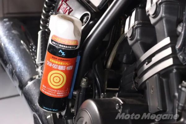 久々に感動!スプレー缶が壁にピタっ!ガレージ収納問題に革命発生