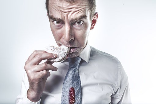 食べ歩きで食べ物がマズくなるという研究