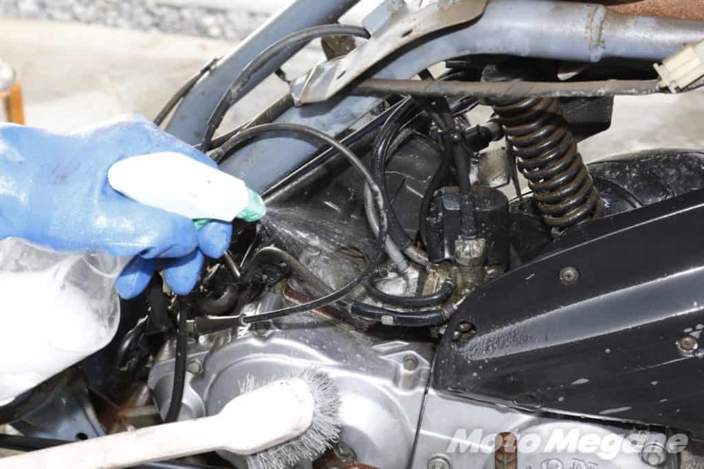 バイク洗車環境が無いライダーの救世主!?完全ポータブルでホースの水が使える「充電式マルチ洗浄機 ヴィットリオ」がけっこう活躍しそう