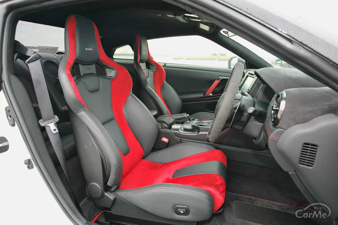 日産 GT-R NISMOのトランクにはゴルフバッグが2セット載る!!インテリアをプロが解説