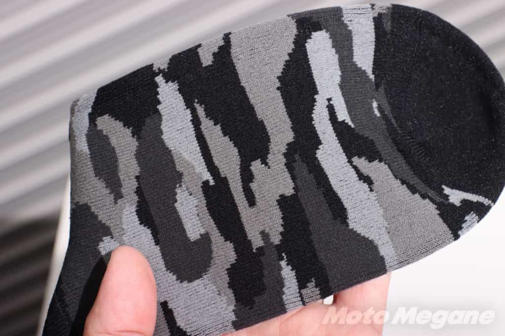【夏のゲリラ豪雨対策 】水が侵みない靴下「FUBAR防水ソックス」にたっぷり水をかけてみたら本当に足が濡れなかった!バイクツーリング時はいつでも着用したい便利さ