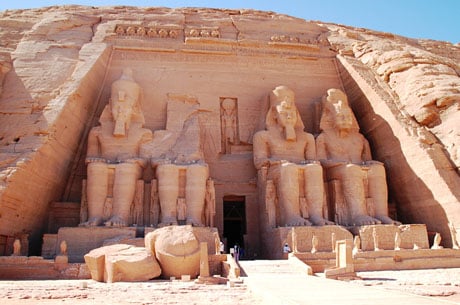 古代エジプトの建造物は「春分の日」に合わせて巧みに配置されていた