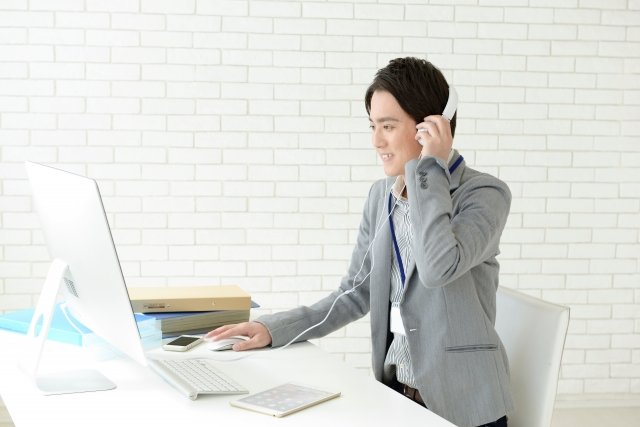 あなたはどっち? 仕事中にBGMを流すべきかは「性格による」という研究