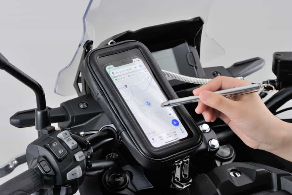 【iPhone・Android対応】バイク用スマホケースは、ライダーファーストで使いやすいデイトナ製で決まり!