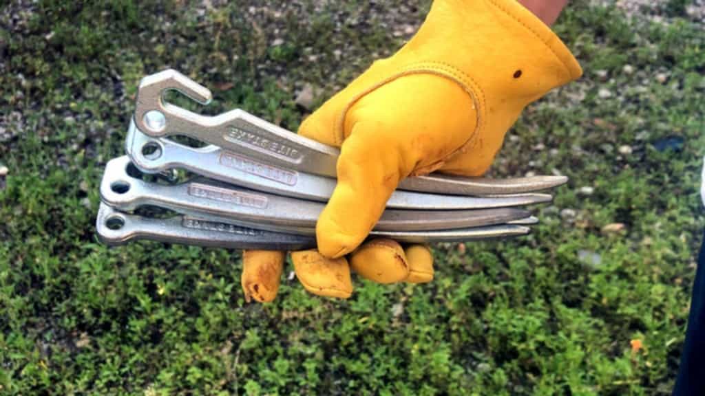 バイク乗りも要チェックのテントペグ!単なる「道具」から「高機能ギア」へと昇華。機能美を追求したサルタハイクの「BITE STAKE」。