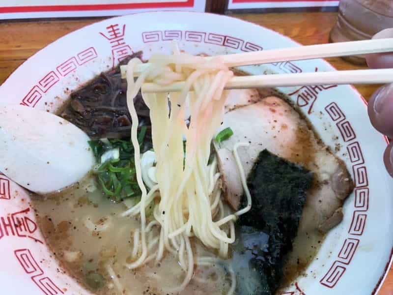 旧浜線の老舗ラーメン店「一福」の昔なつかしい味わいの豚骨ラーメン!半やきめしセットでいただきます