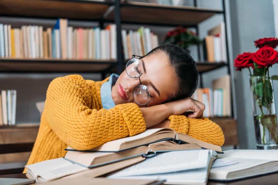 勉強中と睡眠中の「匂い」が学習効率を向上させる