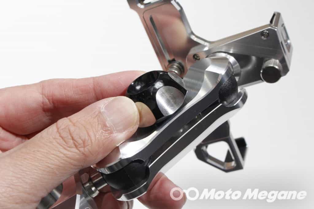 アルミ削り出しで他製品とは一線を画す存在感。プレミアムバイクにもばっちりマッチするSYGN HOUSE MOUNT SYSTEM ABC-6 Smart Phone 汎用ホルダーセット4