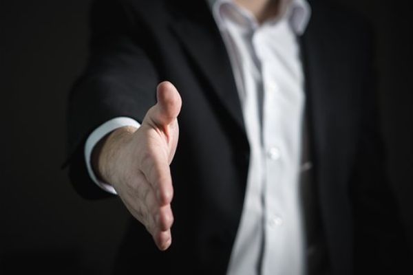 2.「無能」でもOK? 社会的地位の高い人ほど信頼されやすい理由とは