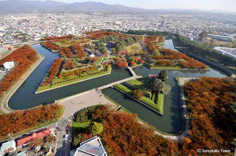 鮮やかなライトアップもあり!北海道の紅葉、ベストシーズンの予測や見頃を紹介!