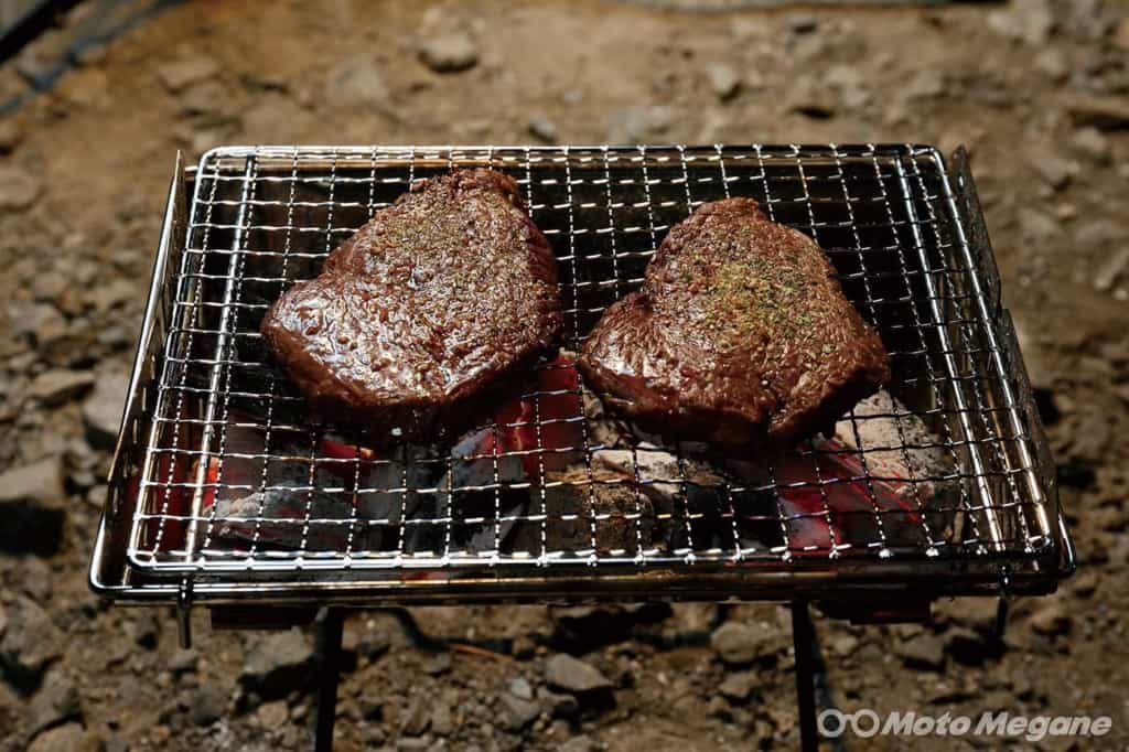 初心者キャンプ飯の作り方&火起こしの勘所と道具をガイド!初めてのキャンプツーリング(後編)
