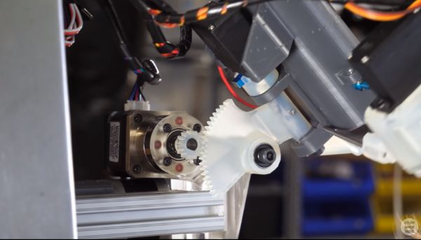 髪を自動で切ってくれるロボットを作った結果、「予想外の髪型」に…