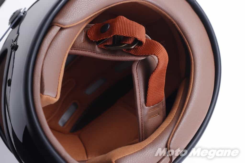 レトロなフォルムとカーボン素材の良いとこ取りしたフルフェイス「NV RoadRacer CARBON HYBRID」