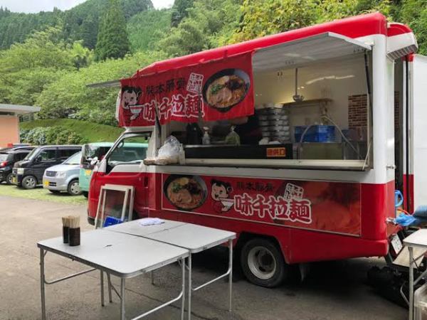 美味しいけど食べにくいラーメンナンバー1。新阿蘇大橋ラーメンの長さがやばい。