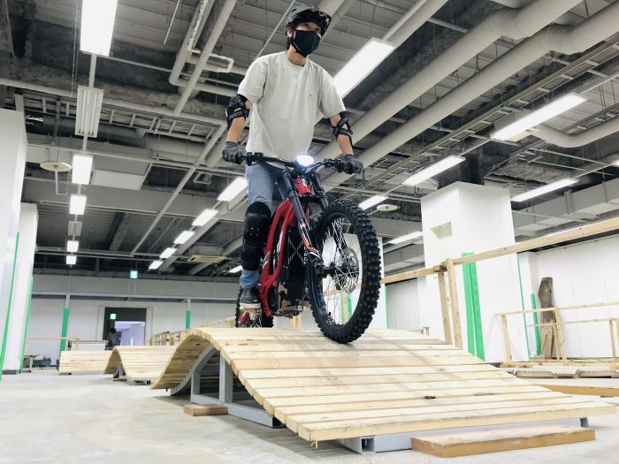 日本初!電動バイクをアトラクション風に体験できる施設「e-TRAIL PARK」がバイクの日にオープン!inイオン海老名SC