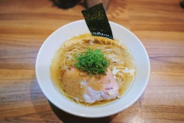感動級の一杯‼︎ 最強の無化調らーめん『らーめん にじいろ』