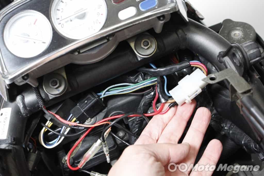 コンパクトかつシンプルなUSB電源ならこれ!防水かつバッテリー電圧モニターまで付いたキジマUSBポートKITシングルインジケーター付