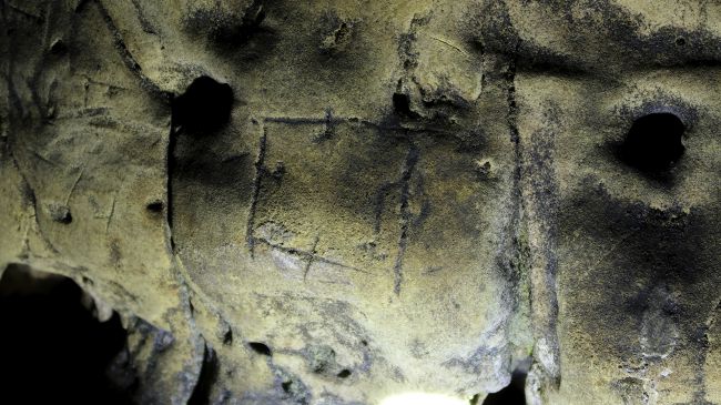 悪魔に対抗する「保護呪文」の痕跡を洞窟内から大量に発見(イギリス)
