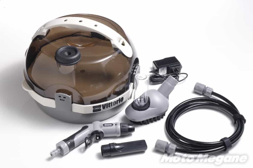 バイク洗車環境が無いライダーの救世主!?完全ポータブルでホースの水が使える「充電式マルチ洗浄機 ヴィットリオ」がけっこう活躍しそう
