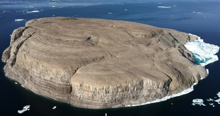 世界のフシギな島10選! 「口笛で会話するトリがいる島」