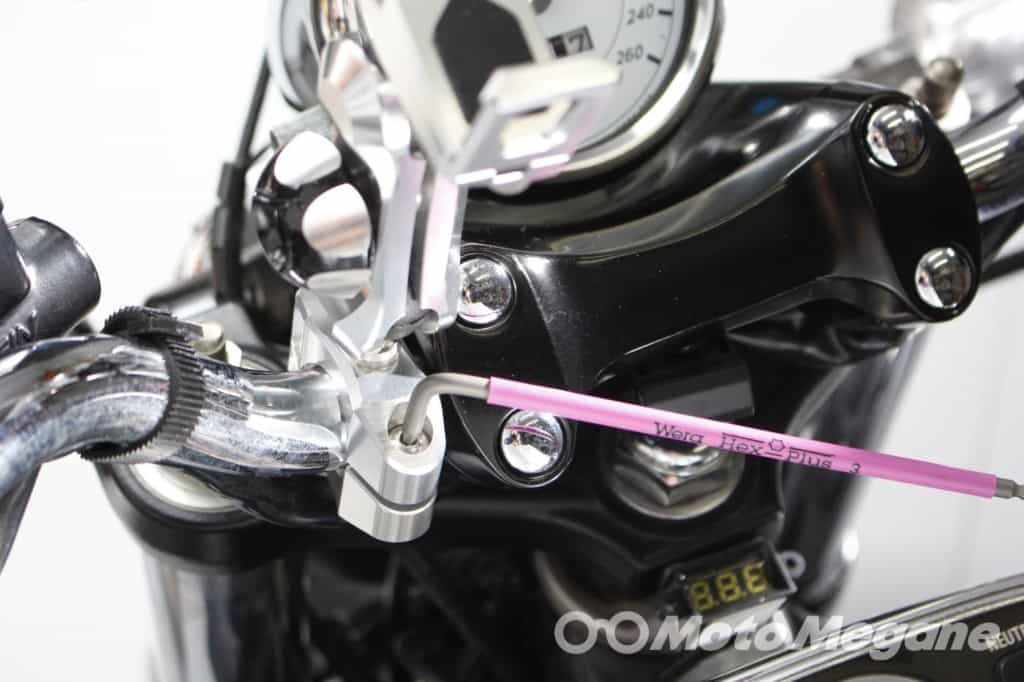 アルミ削り出しで他製品とは一線を画す存在感。プレミアムバイクにもばっちりマッチするSYGN HOUSE MOUNT SYSTEM ABC-6 Smart Phone 汎用ホルダーセット4