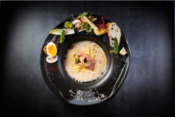神戸・北野に「フレンチ×ラーメン」がコンセプト 新感覚ラーメン店が誕生!