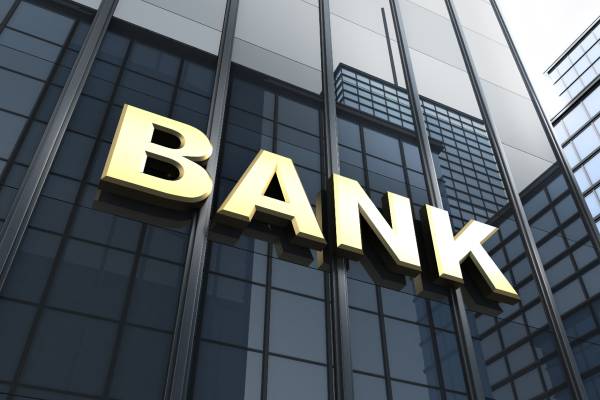 13.投資信託の取り扱い数が多い銀行はどこ?