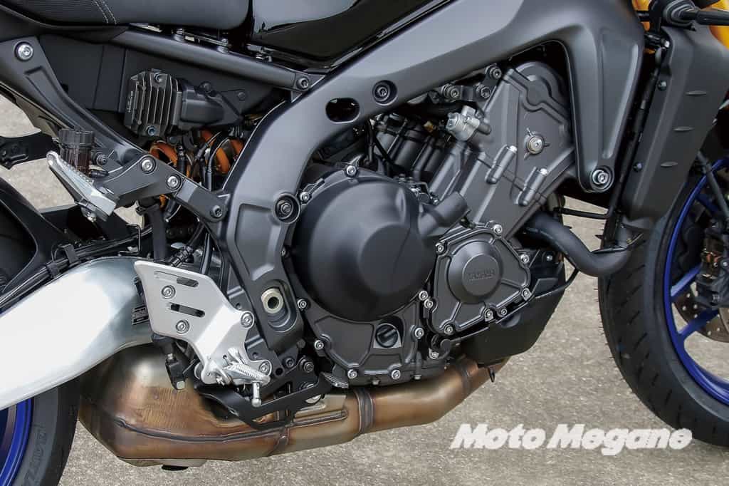 【新型車試乗インプレ】3代目ヤマハMT-09とSPは「誰もが気軽に楽しめる暴れ馬」だ!スペック・シート高(足つき)等もチェック!