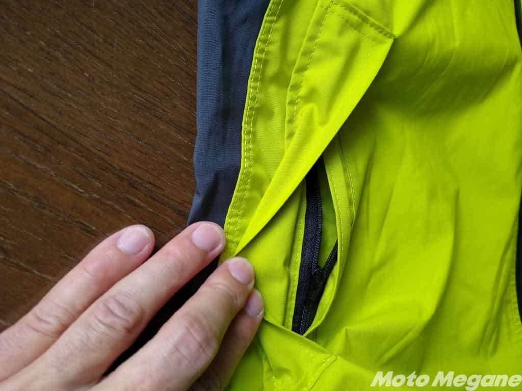 バイク用レインコートの気になる性能をチェック!ワークマンカッパと比較してみた